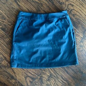 Nike woman’s dark blue golf skirt skort size 4 P
